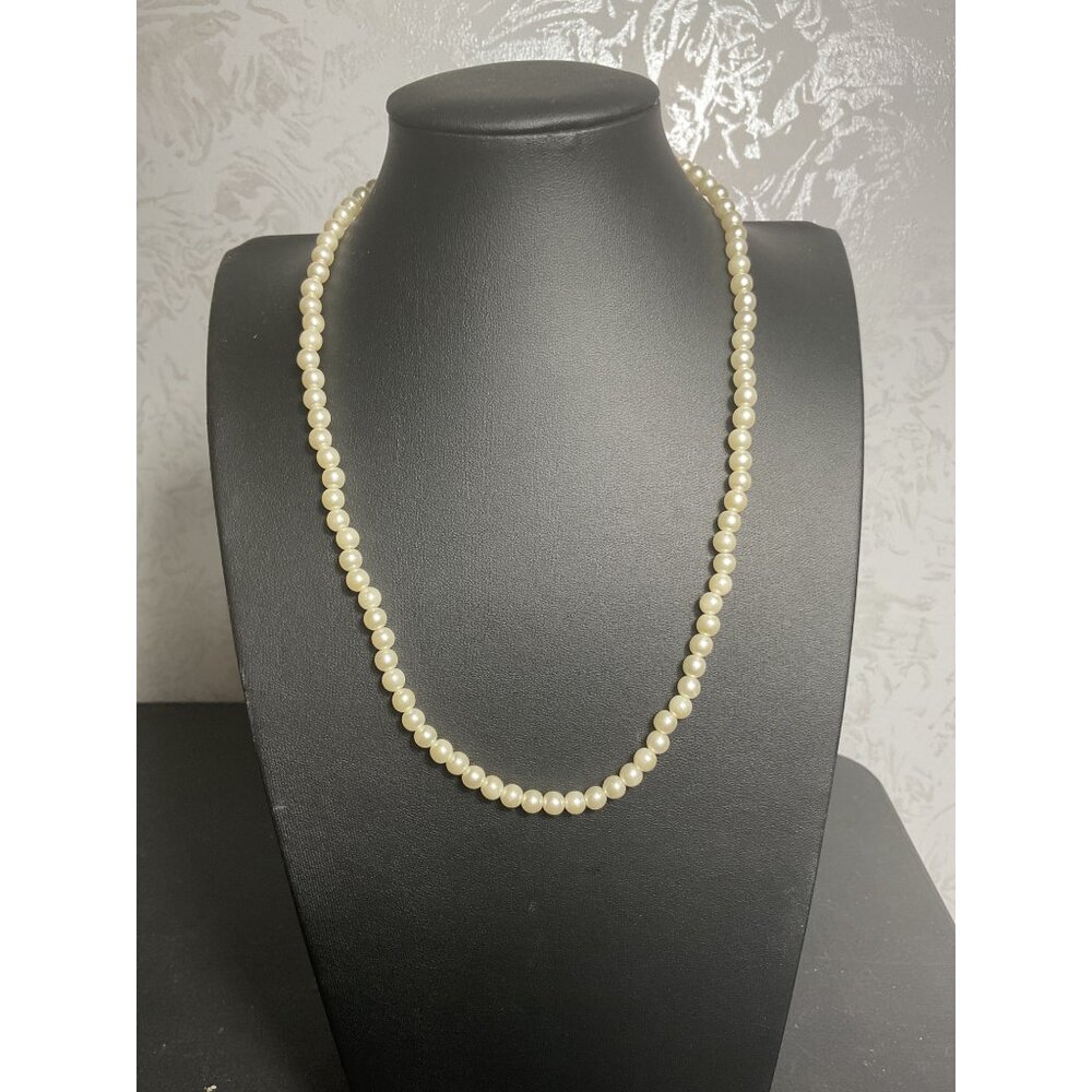 Vintage Faux Pearl Necklace With Gold Tone Clasp Elegant